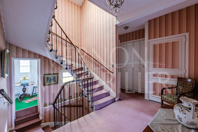 Maison ancienne - 202 m² - 8 pièces