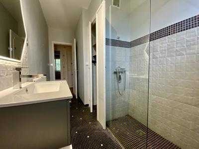 Maison - 310 m² - 7 pièces