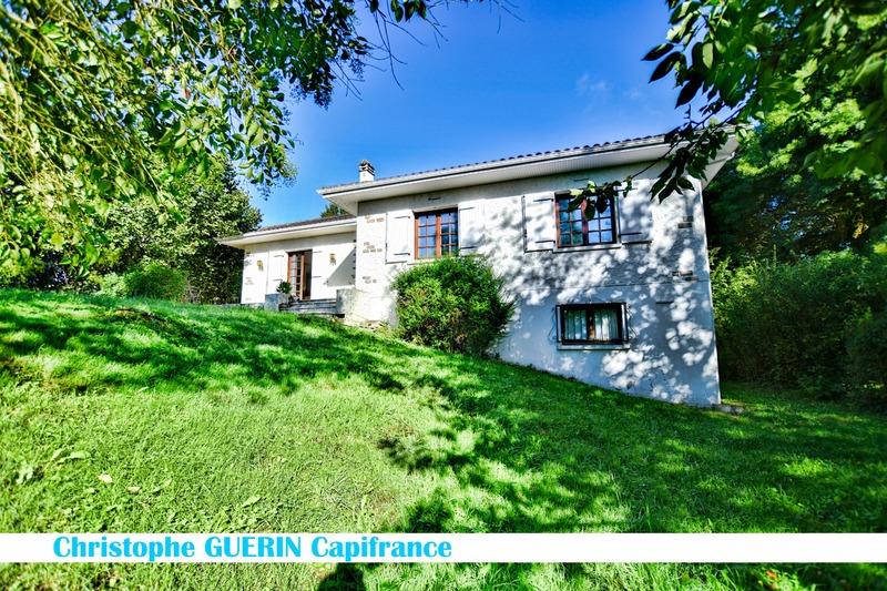 Maison - 220 m² - 10 pièces