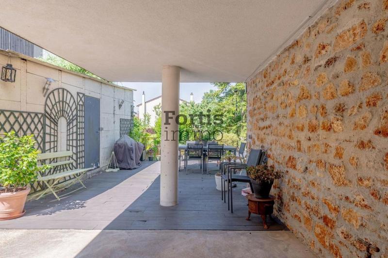 Maison - 230 m² - 6 pièces