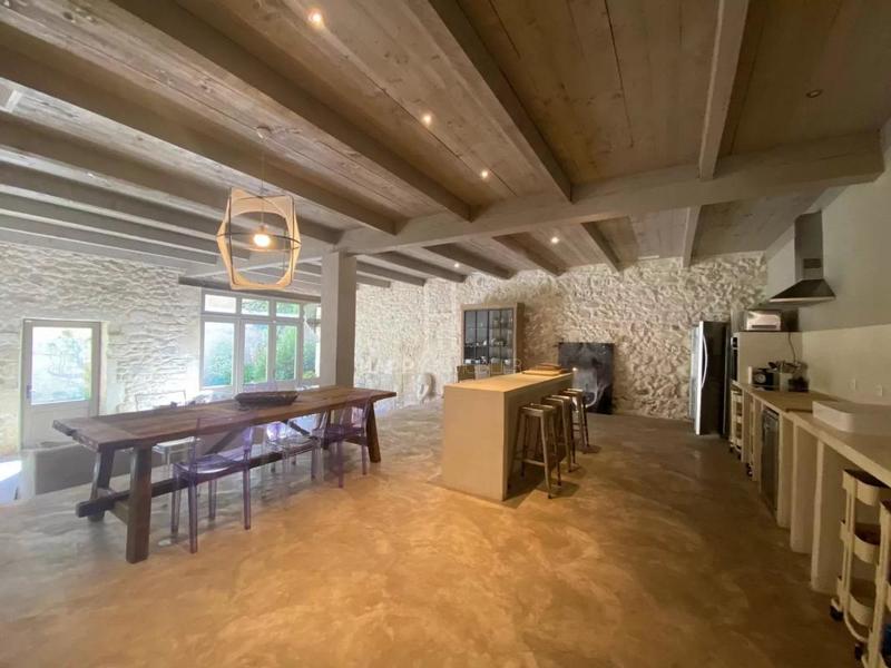 Mas - 242 m² - 8 pièces