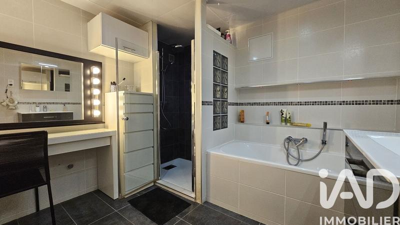 Maison - 208 m² - 8 pièces