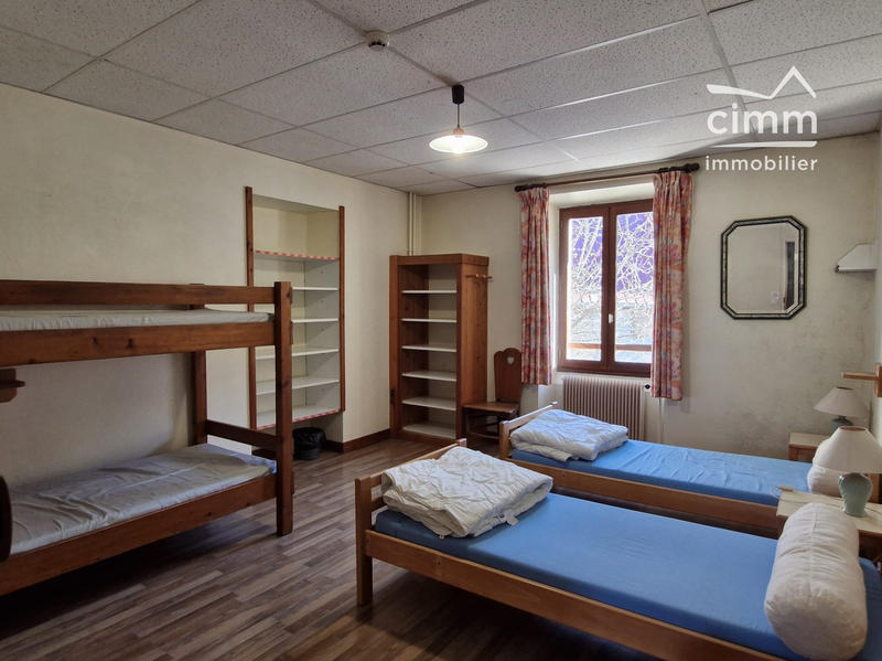 Maison - 698 m² - 15 pièces