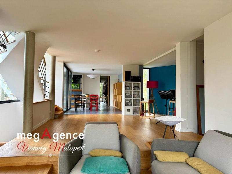 Maison d'architecte - 247 m² - 8 pièces