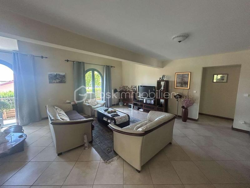 Maison - 210 m² - 5 pièces