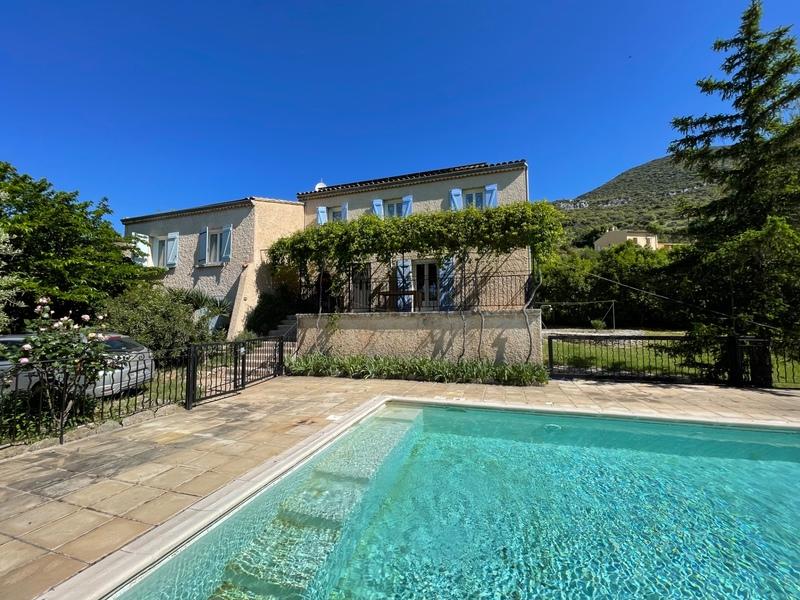 Maison - 182 m² - 8 pièces