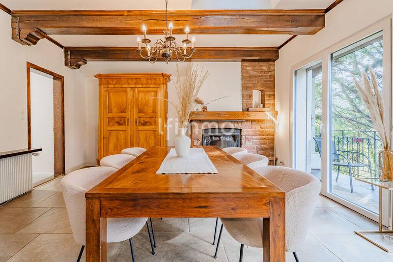 Maison - 225 m² - 7 pièces