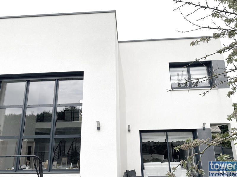 Maison - 203 m² - 7 pièces