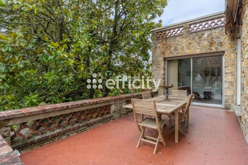 Maison - 210 m² - 9 pièces