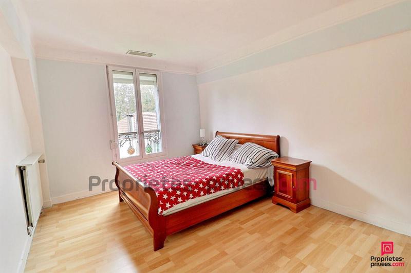 Maison - 250 m² - 8 pièces