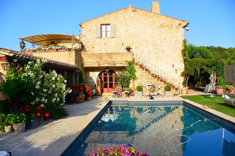 Demeure - 330 m² - 12 pièces