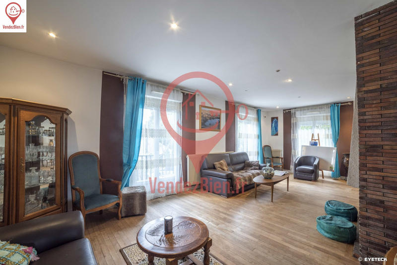 Maison - 264 m² - 8 pièces