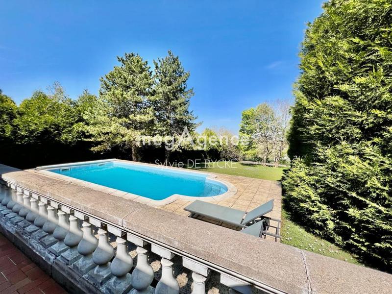 Maison - 202 m² - 7 pièces