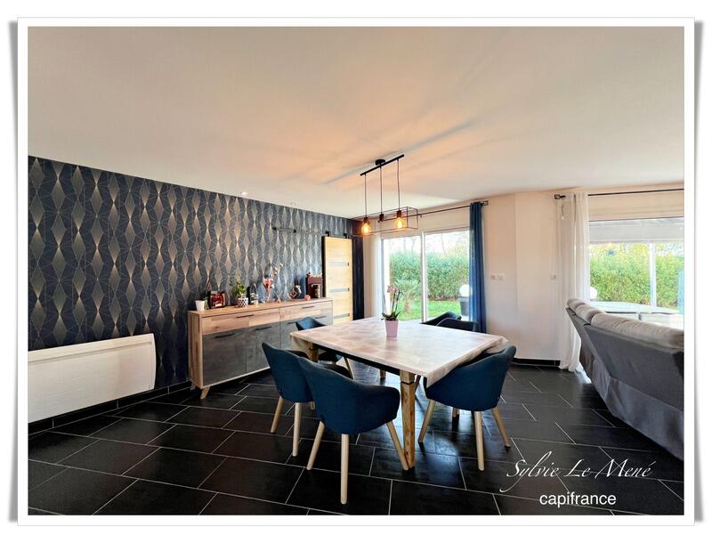 Maison - 205 m² - 8 pièces