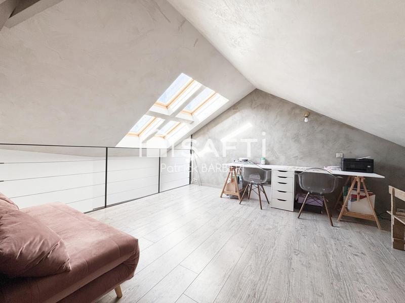 Maison - 225 m² - 8 pièces