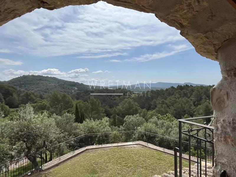 Villa - 185 m² - 8 pièces