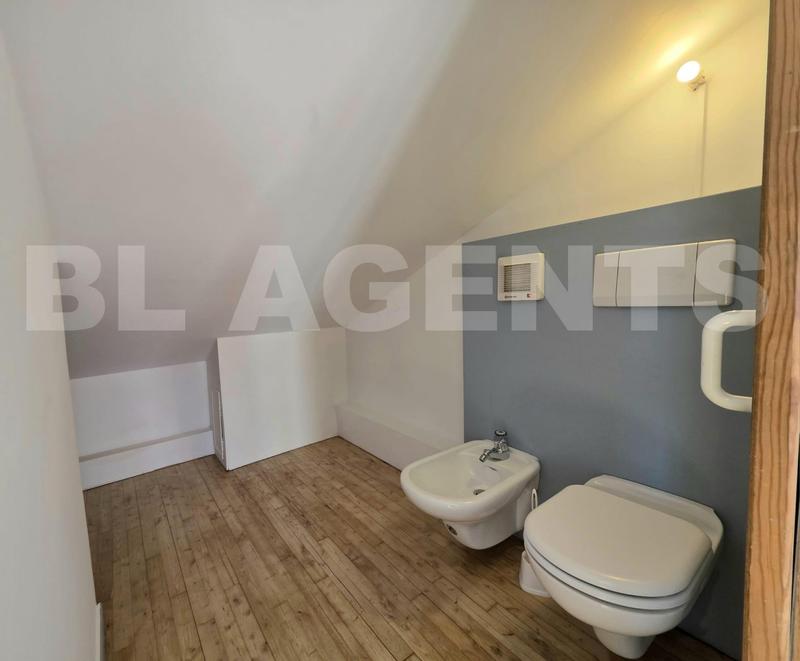 Maison - 240 m² - 6 pièces