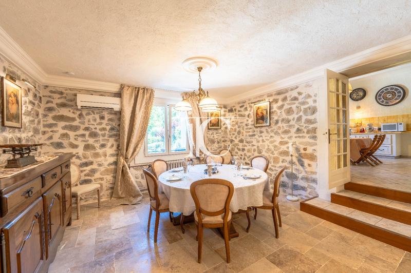 Maison - 397 m² - 12 pièces