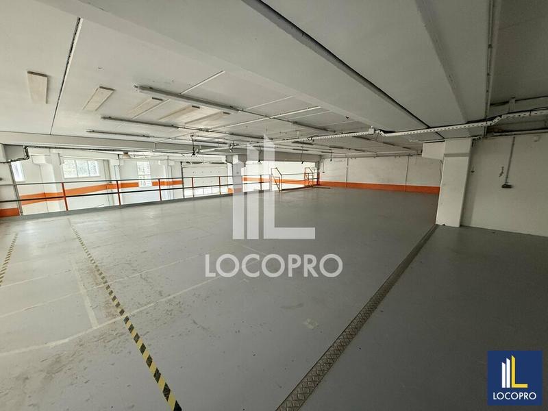 Local d'activité / Entrepôt - 706 m²