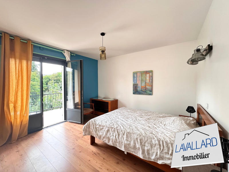 Maison - 202 m² - 8 pièces