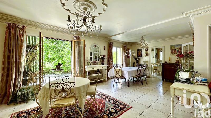 Maison - 220 m² - 8 pièces