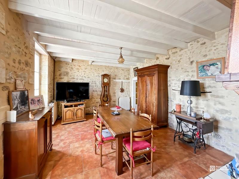Maison - 155 m² - 9 pièces