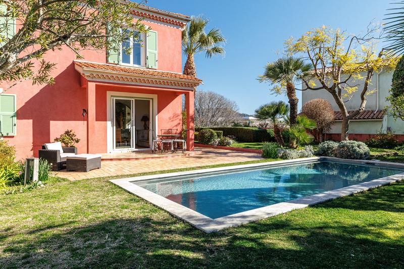 Maison - 205 m² - 6 pièces