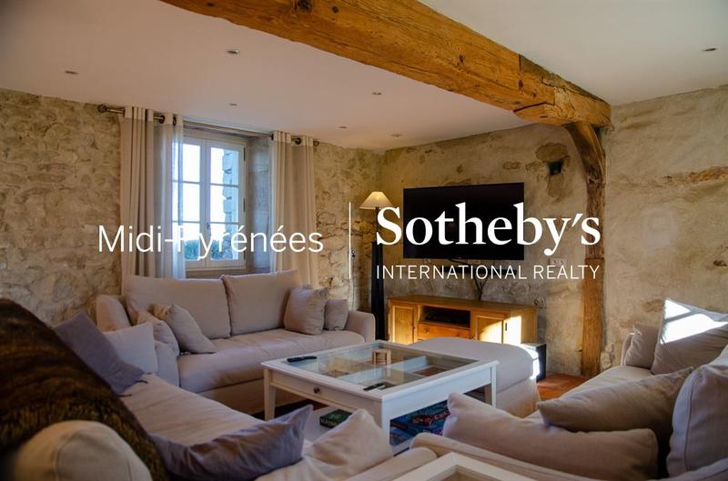 Maison - 397 m² - 9 pièces