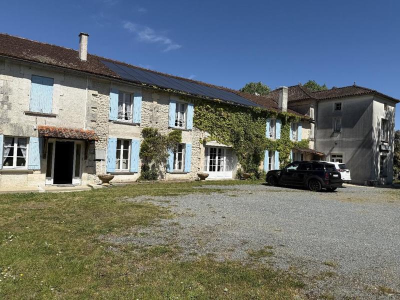 Maison - 725 m² - 24 pièces