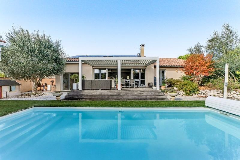 Maison - 211 m² - 5 pièces