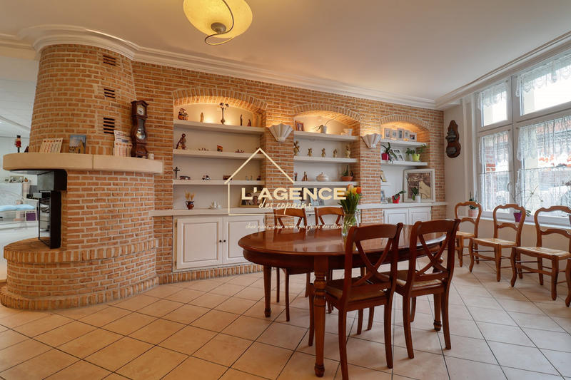 Maison - 335 m² - 8 pièces