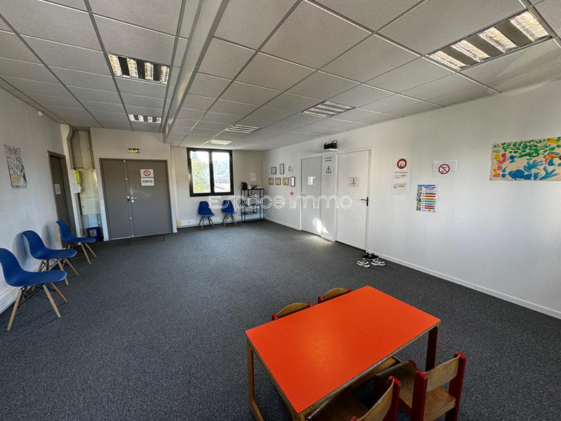 Bureau - 114 m² - 1 pièce