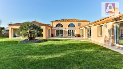 Maison - 318 m² - 7 pièces