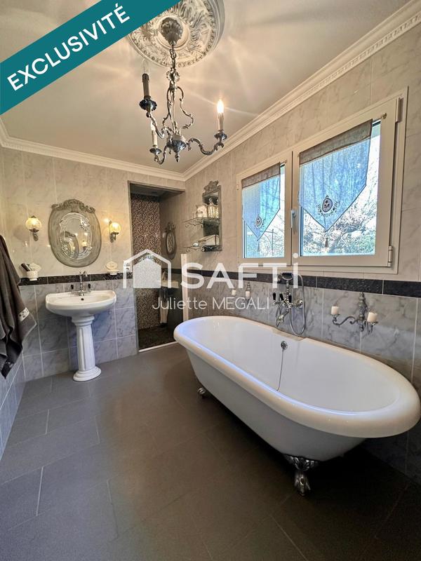 Maison - 385 m² - 10 pièces