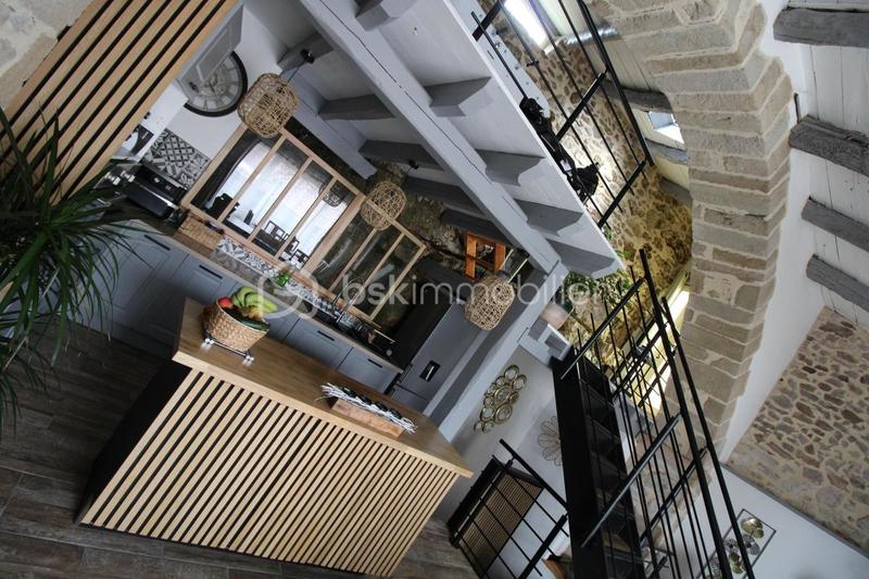 Demeure - 300 m² - 14 pièces