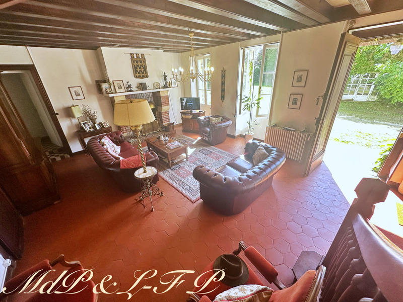 Maison - 241 m² - 7 pièces