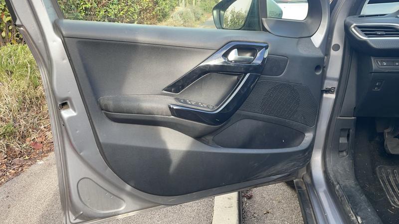 Peugeot 2008 I 1.2 PureTech 110 Signature