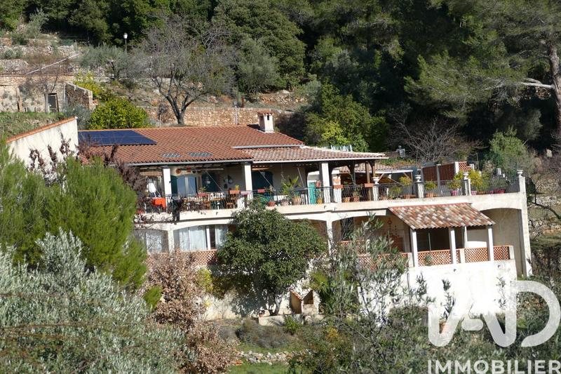 Maison - 207 m² - 7 pièces