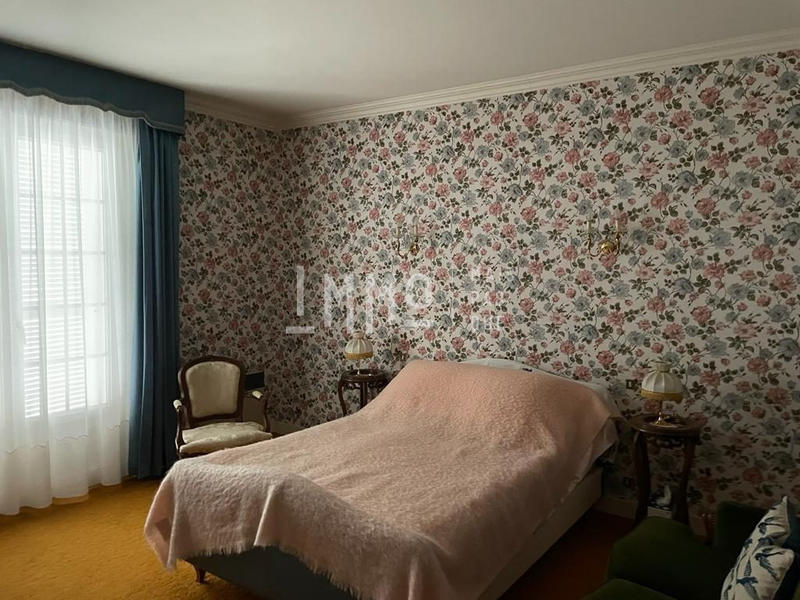 Maison - 231 m² - 10 pièces