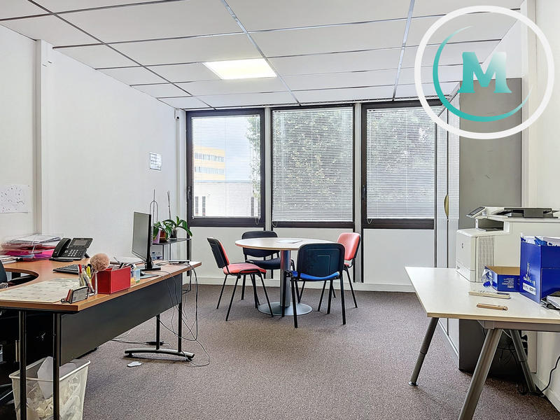 Bureau - 1 517 m²