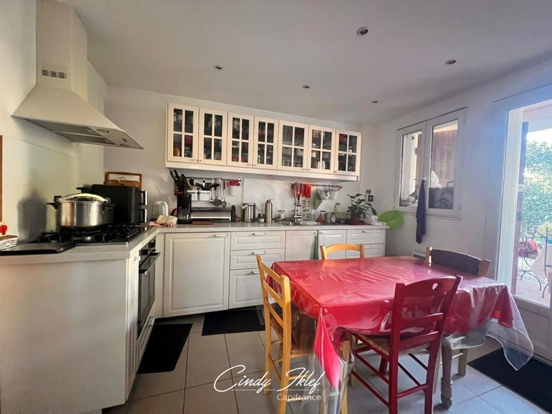 Maison - 230 m² - 6 pièces