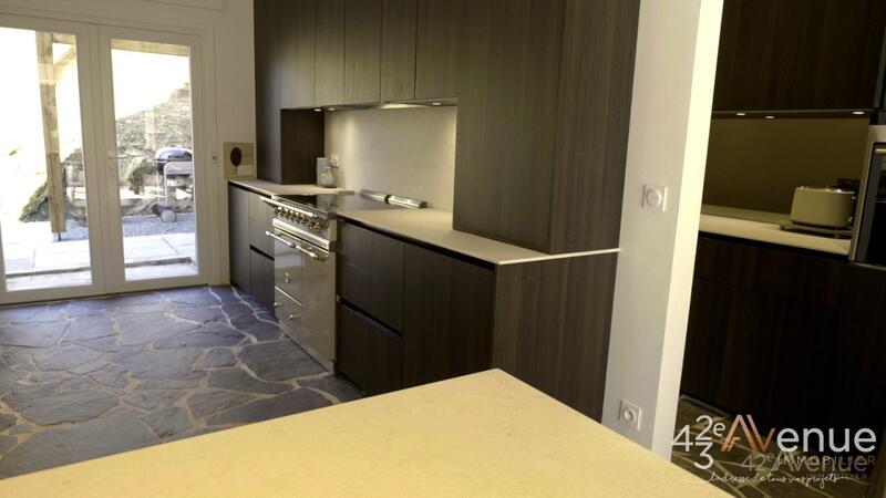 Maison - 250 m² - 6 pièces