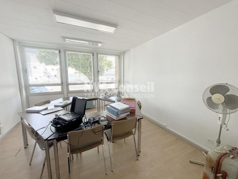 Local commercial - 1 240 m²