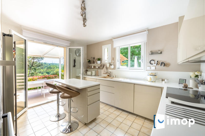 Maison - 263 m² - 10 pièces