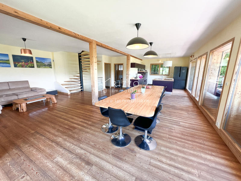 Maison - 210 m² - 8 pièces