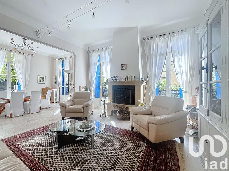 Maison - 217 m² - 8 pièces