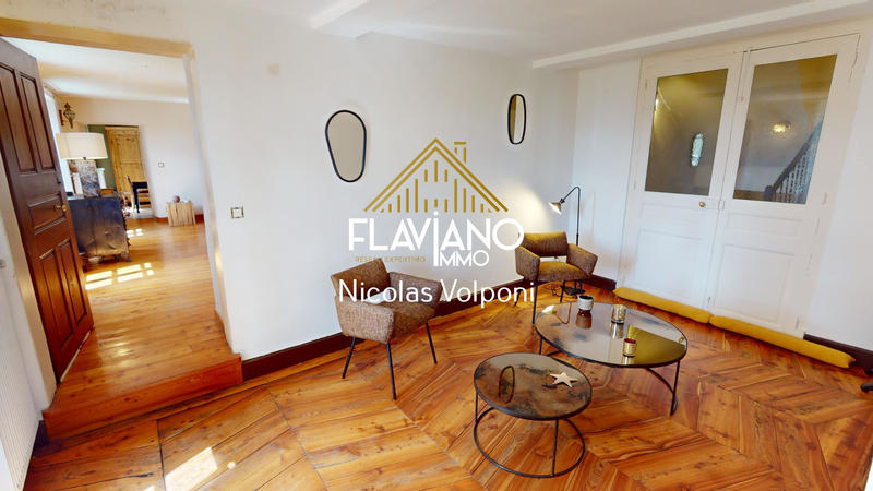 Maison - 205 m² - 7 pièces