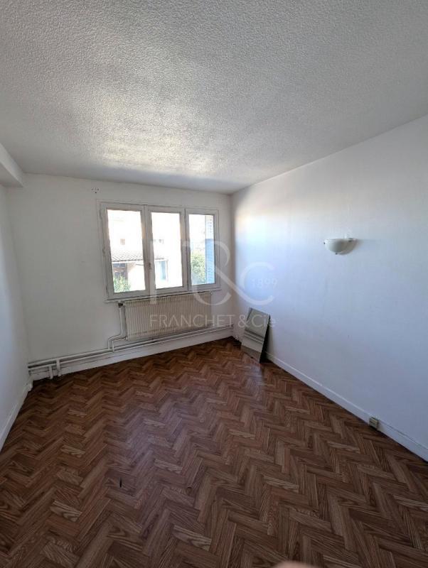 Appartement - 90 m² - 5 pièces