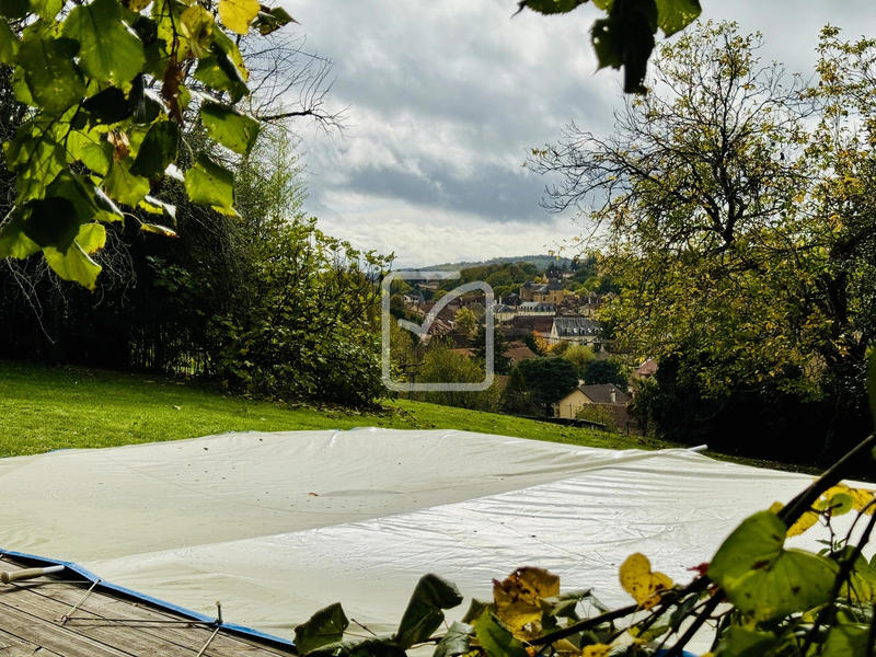 Maison - 276 m² - 8 pièces