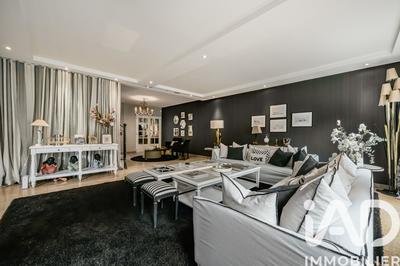 Maison - 273 m² - 8 pièces